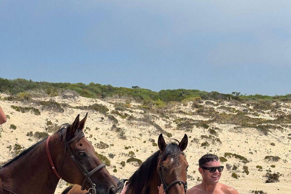 Zac Efron aproveita a Comporta com cavalos