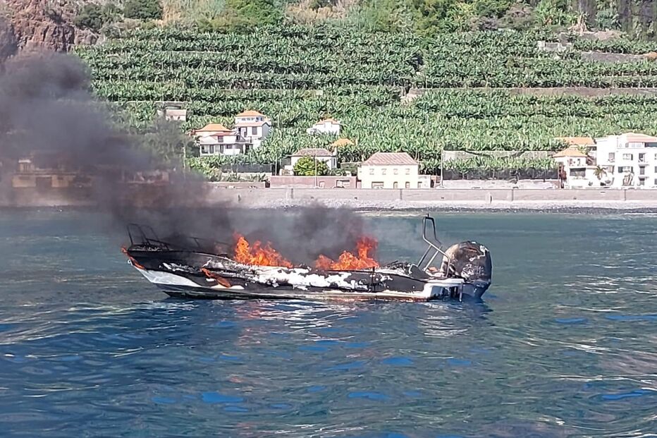 Resgate de família pela Autoridade Marítima Nacional