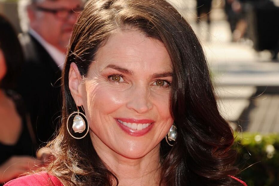 Atriz Julia Ormond recebe milhões da Disney por abuso de Harvey Weinstein