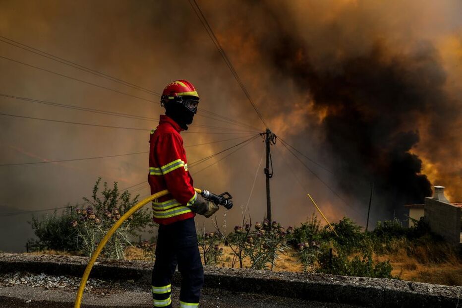Bombeiro no incêndio de Arganil
