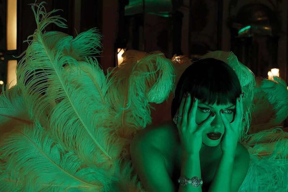 Taylor Swift lança o seu 12.º álbum de estúdio, 