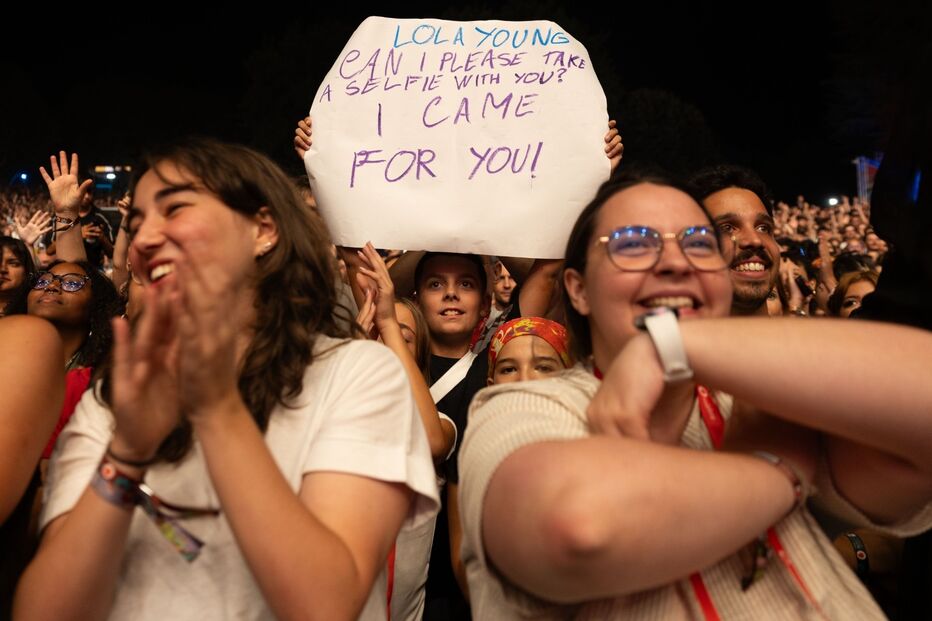 Público assiste a concertos na segunda noite do Festival Paredes de Coura