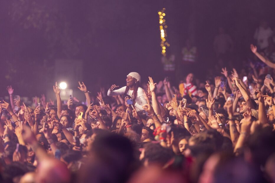 Público assiste a concertos na segunda noite do Festival Paredes de Coura