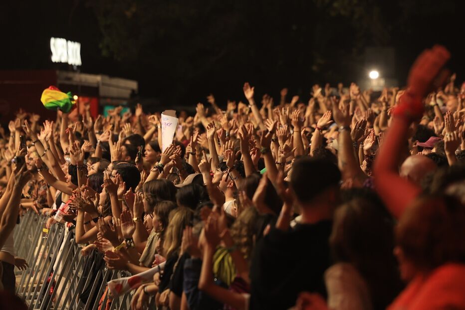 Público assiste a concertos na segunda noite do Festival Paredes de Coura