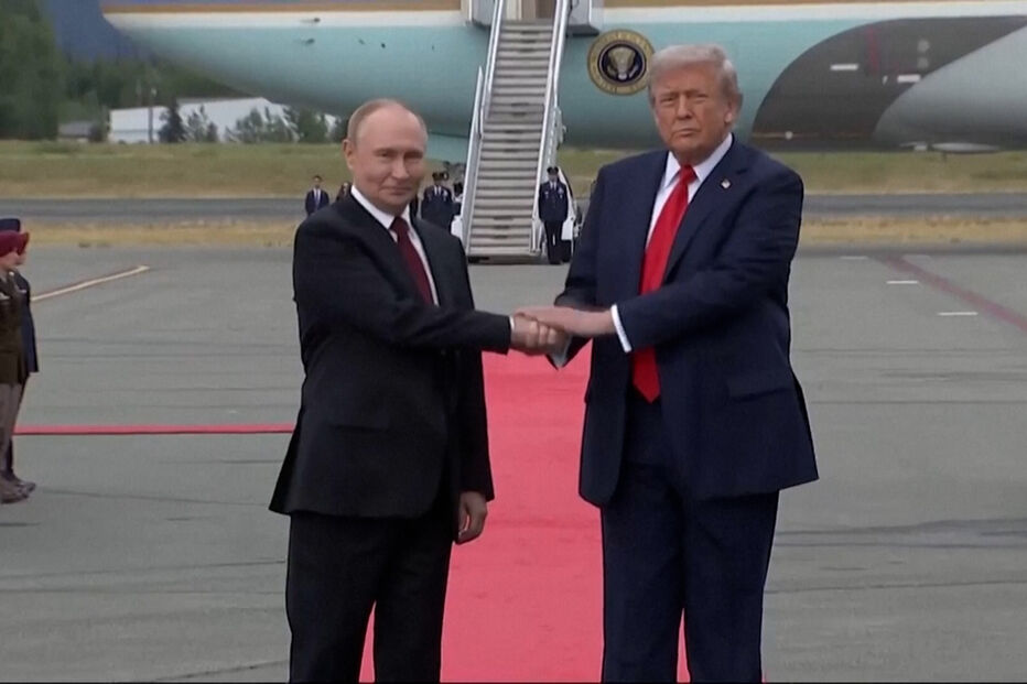 Trump estende tapete vermelho a Putin, mas reunião acaba sem qualquer acordo para pôr fim à guerra na Ucrânia