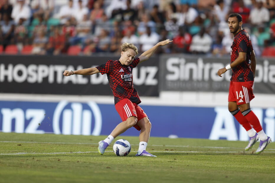 Benfica defronta E. Amadora 