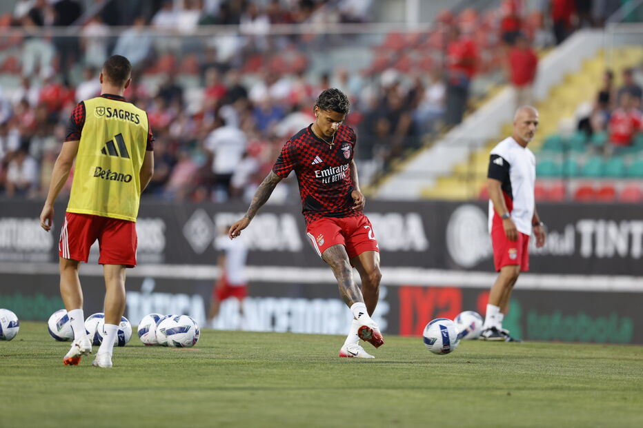 Benfica defronta E. Amadora 