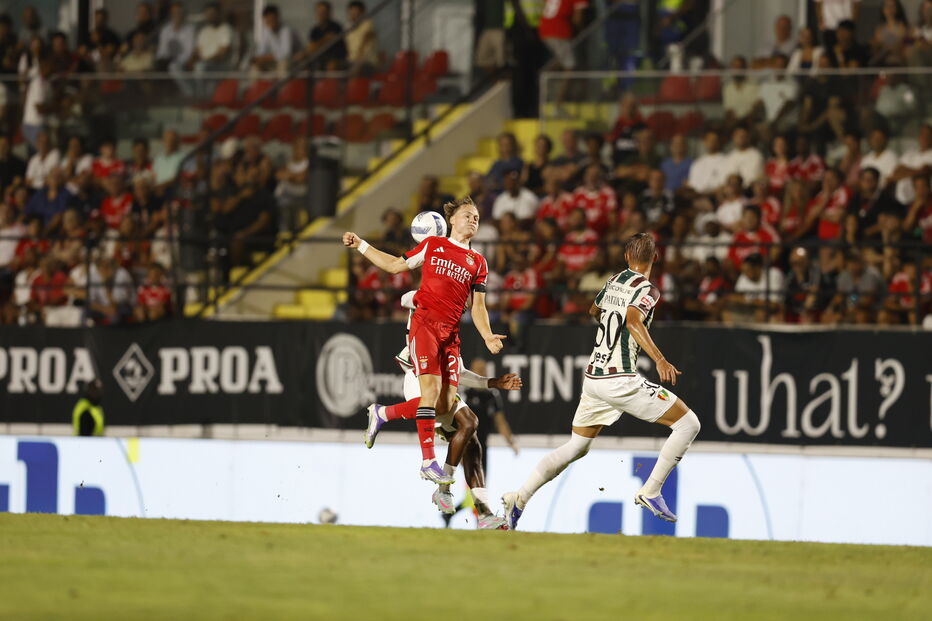 Benfica defronta E. Amadora 