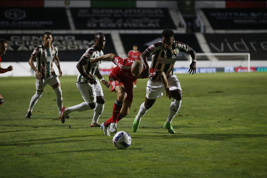 Benfica defronta E. Amadora 