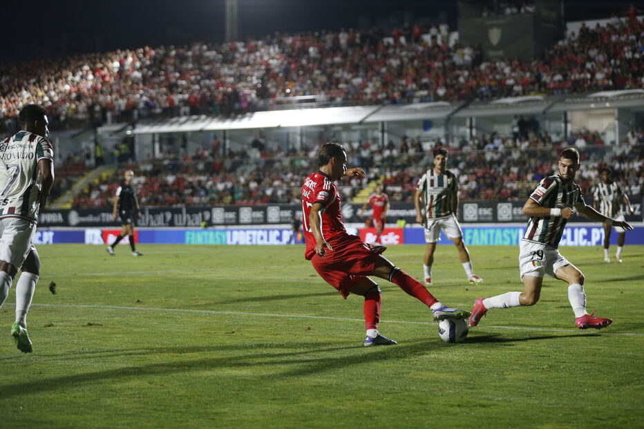 Benfica defronta E. Amadora 