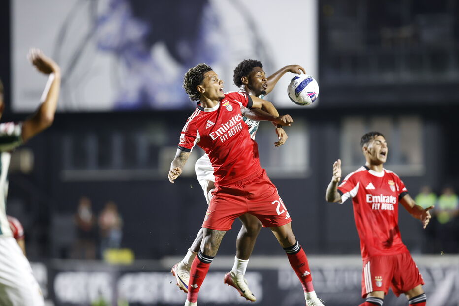 Benfica defronta E. Amadora 