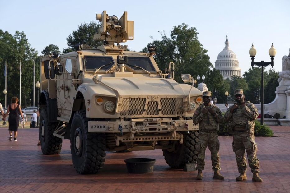 Militares da Guarda Nacional em patrulha em Washington