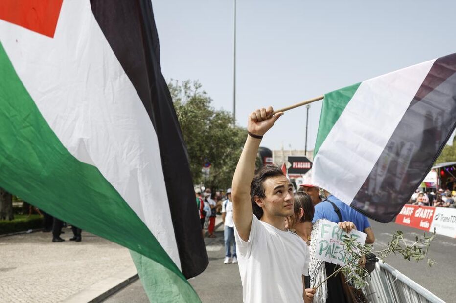 Manifestantes contestam israelitas na Volta a Portugal 