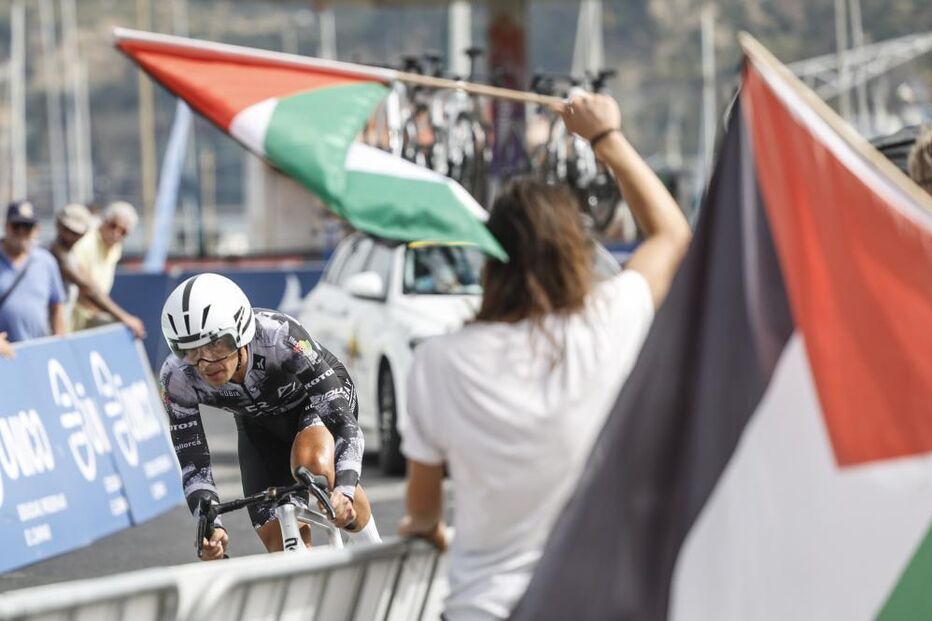 Manifestantes contestam israelitas na Volta a Portugal 