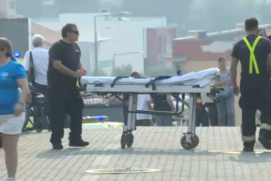 Bombeiro sem oxigénio carrega idoso às costas durante evacuação de lar em Mirandela