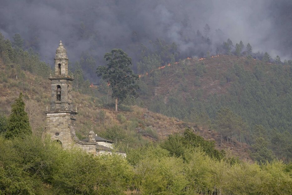Espanha combate 23 grandes fogos com ajuda da UE, afetando Galiza, Castela e Leão e Extremadura
