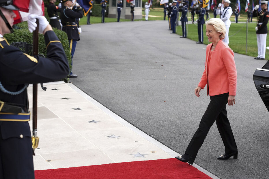 Ursula von der Leyen chega à Casa Branca para encontro sobre guerra na Ucrânia
