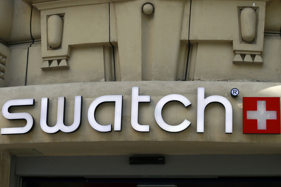 Swatch pede desculpas por anúncio com gesto considerado racista, após críticas na China.
