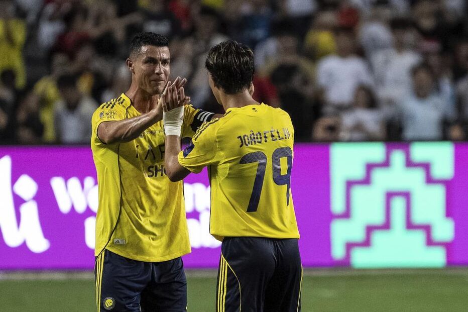 Festejo entre Ronaldo e João Félix