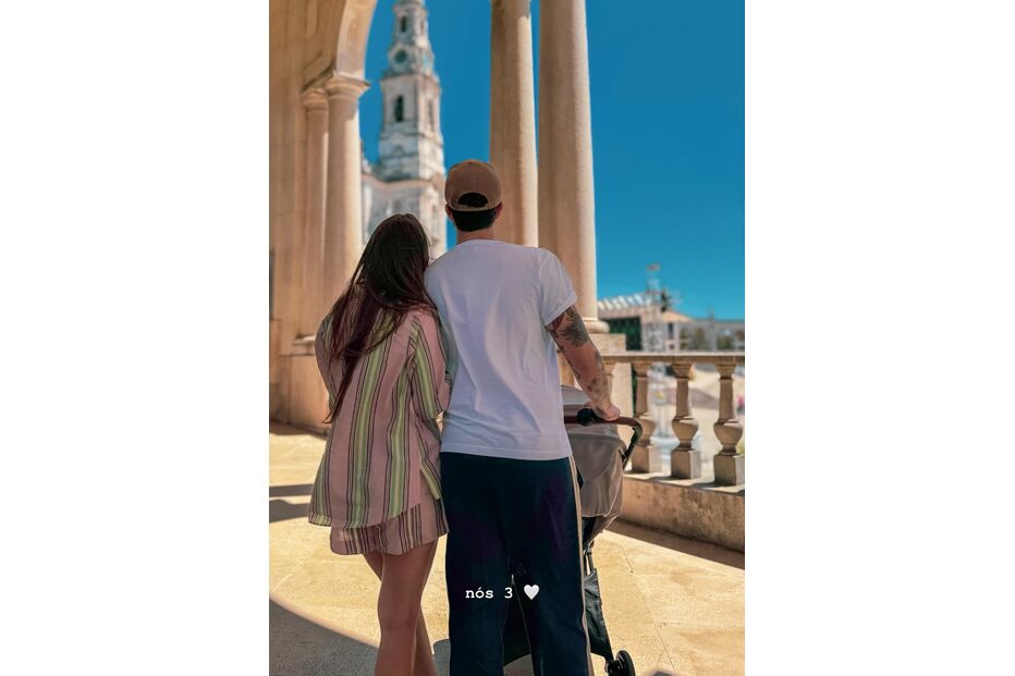 Luan Santana visita Fátima com a filha e namorada antes de concertos em Lisboa