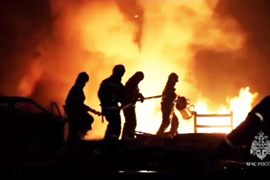 Ataques ucranianos a refinarias disparam preço dos combustíveis na Rússia