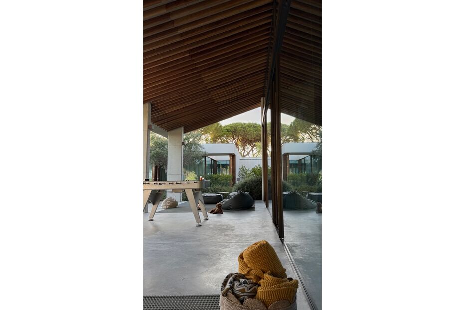 Kika Cerqueira Gomes e Pierre Gasly desfrutam de momentos românticos no Algarve