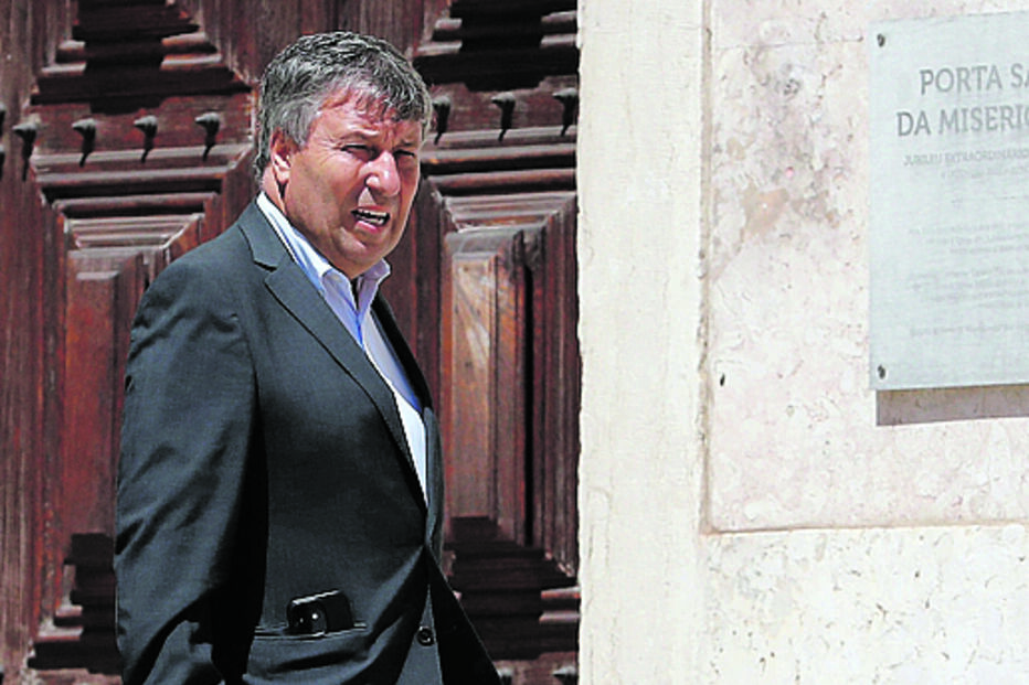 Armando Esteves Pereira