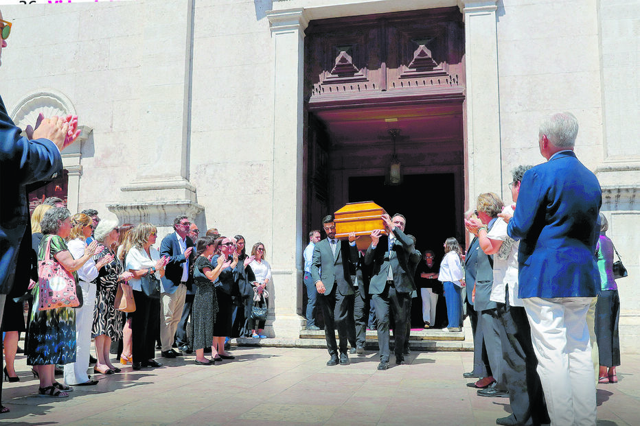 Funeral de Estado no adeus a Teresa Caeiro