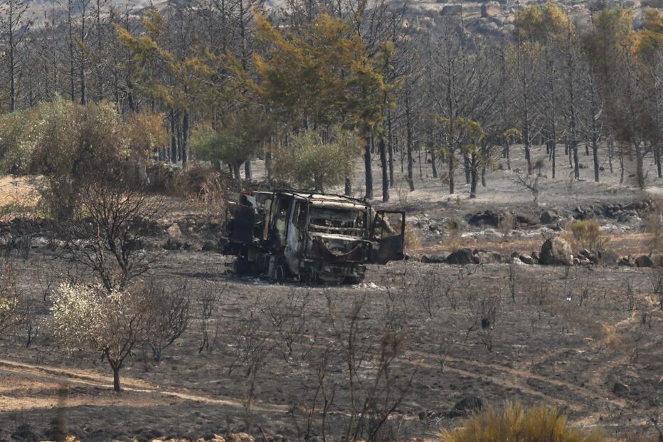 Autotanque consumido pelas chamas em Almeida