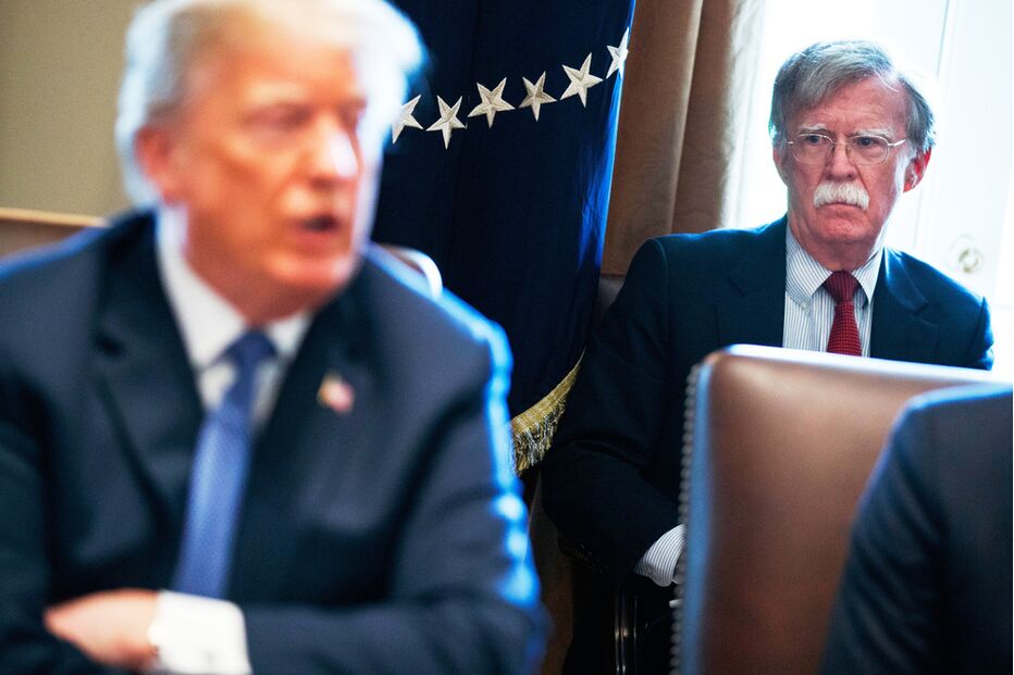 Bolton, antigo conselheiro de Trump, surge em reunião