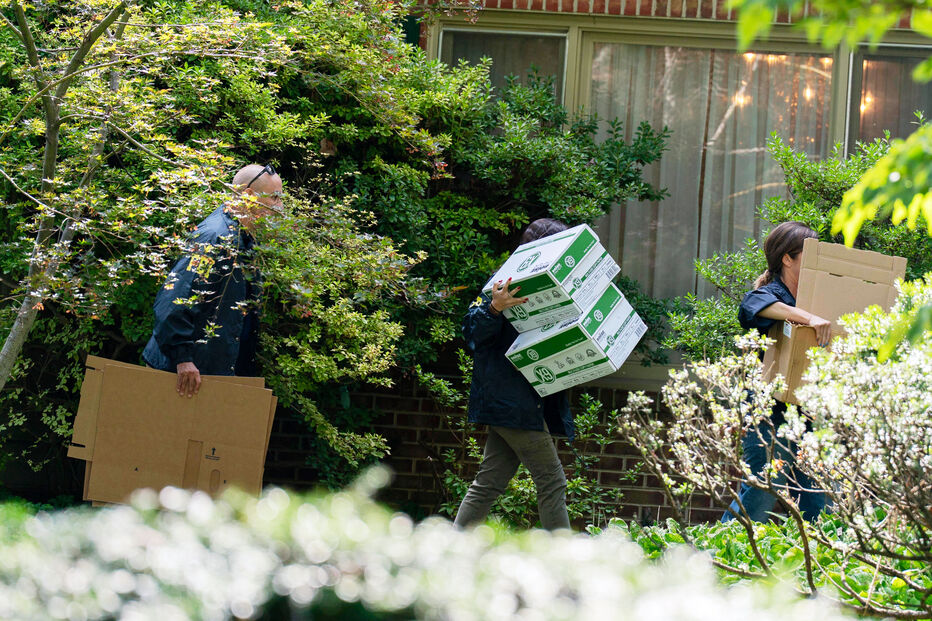 FBI faz buscas na casa e no escritório de John Bolton