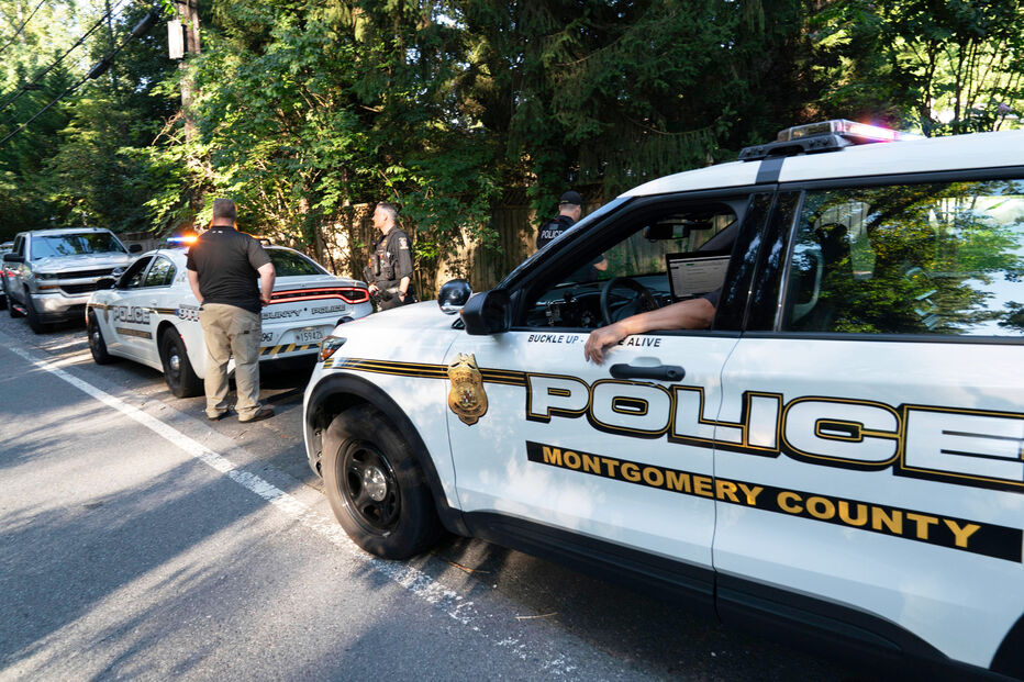 FBI faz buscas na casa e no escritório de John Bolton