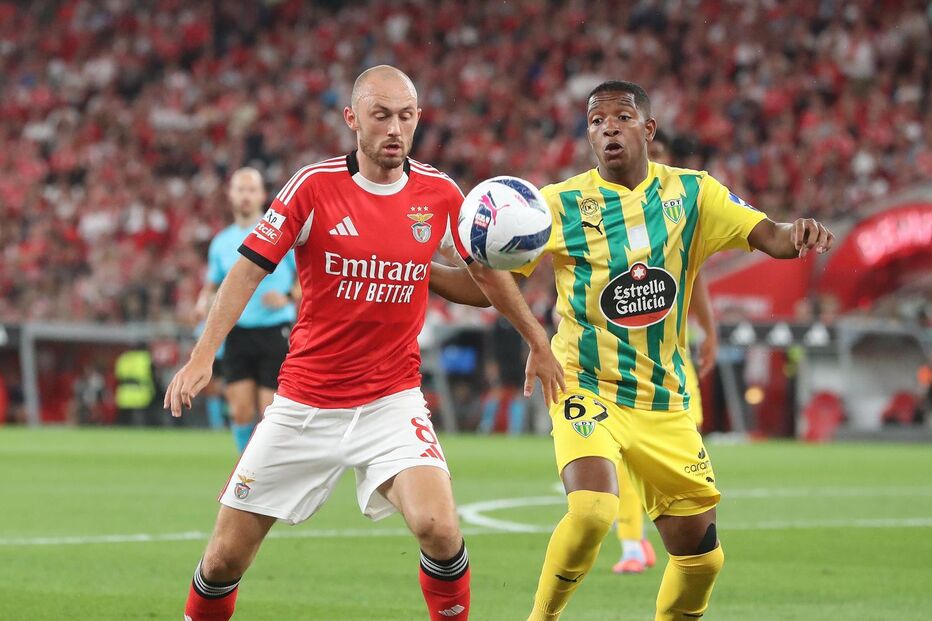 Benfica vence Tondela por 2-0 com golos de Ivanovic e Aursnes no Estádio da Luz