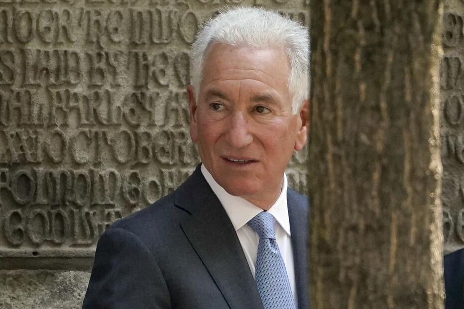 Charles Kushner motivou França a chamar embaixador dos EUA devido a declarações sobre antissemitismo e críticas a Macron