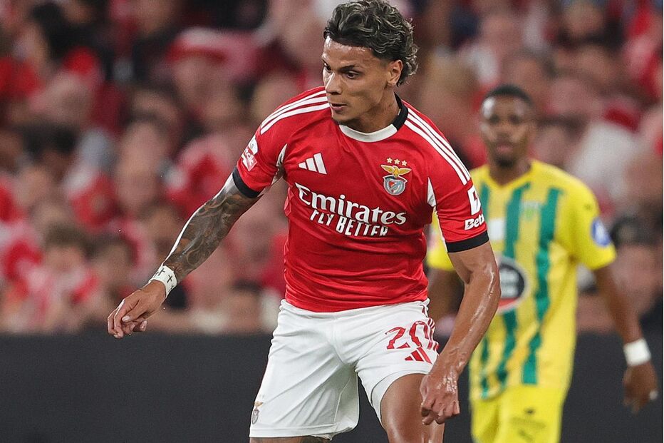 Richard Ríos reage a críticas com foco no trabalho e fé no relvado da Luz