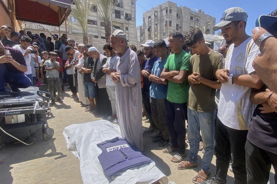 Ataque israelita em Gaza mata jornalistas e profissionais de saúde