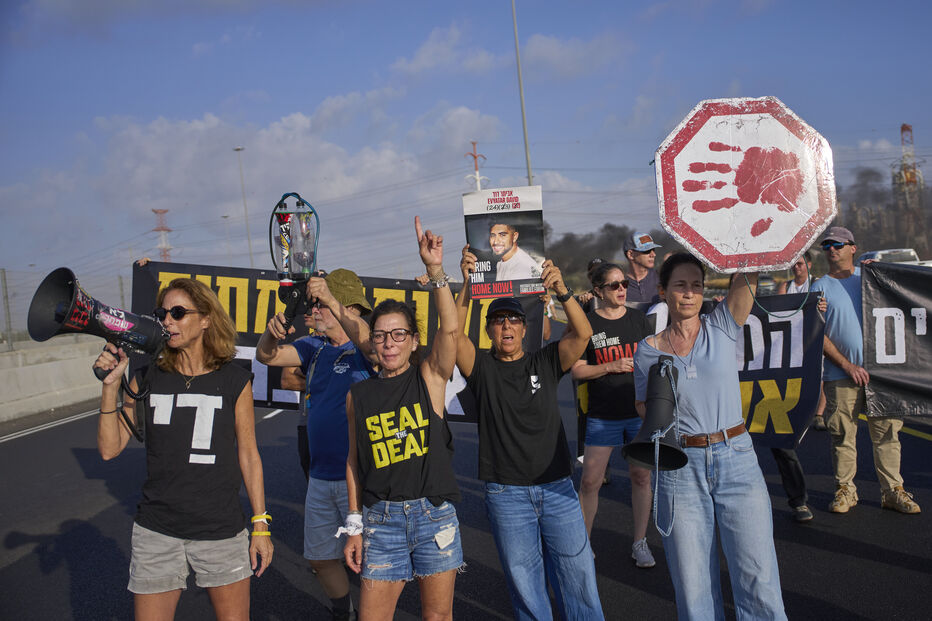 Manifestantes bloqueiam estradas em Israel para exigir acordo para Gaza