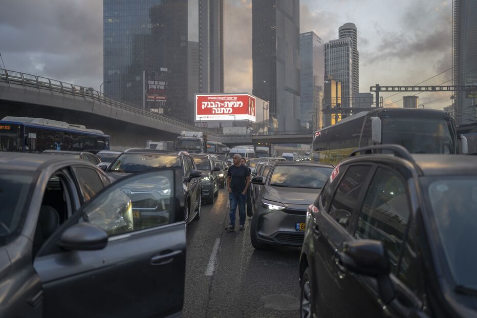 Estradas bloqueadas em Israel durante protestos por acordo em Gaza
