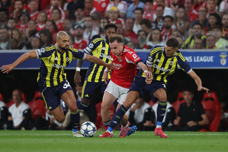 Benfica e Fenerbahçe disputam acesso à fase de grupos da Champions na Luz