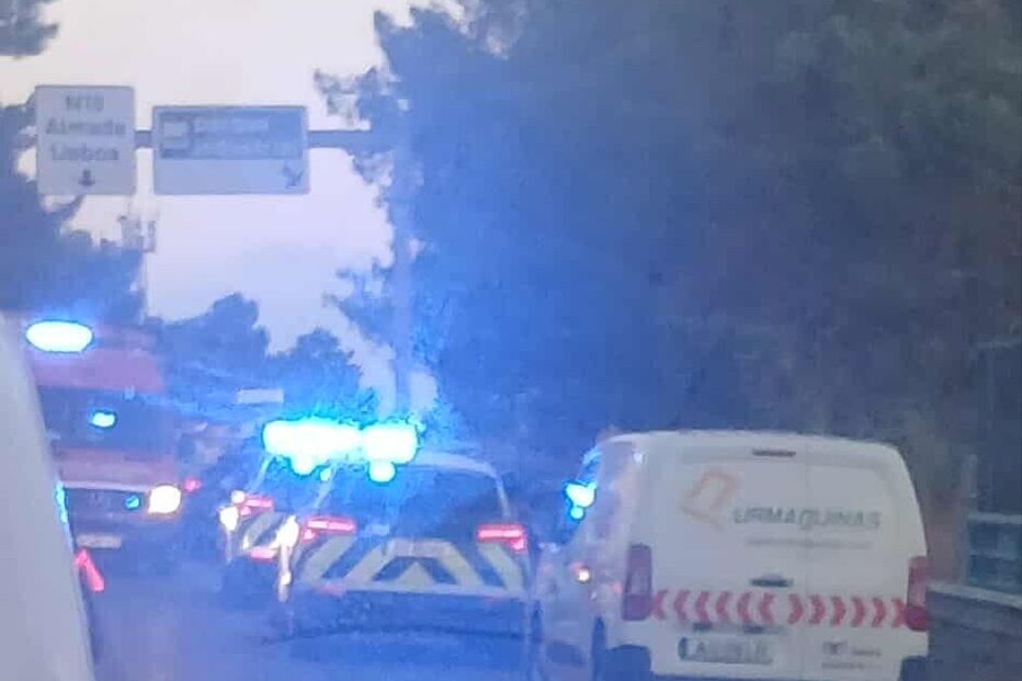 Colisão na N10 no Seixal