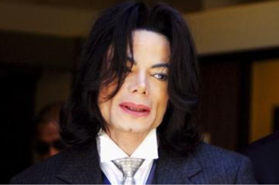 Michael Jackson surge em evento social