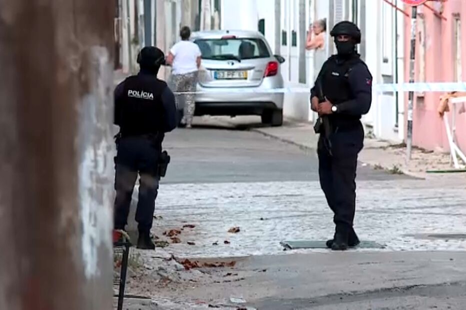 Homem barricado no Barreiro entrega-se à PSP
