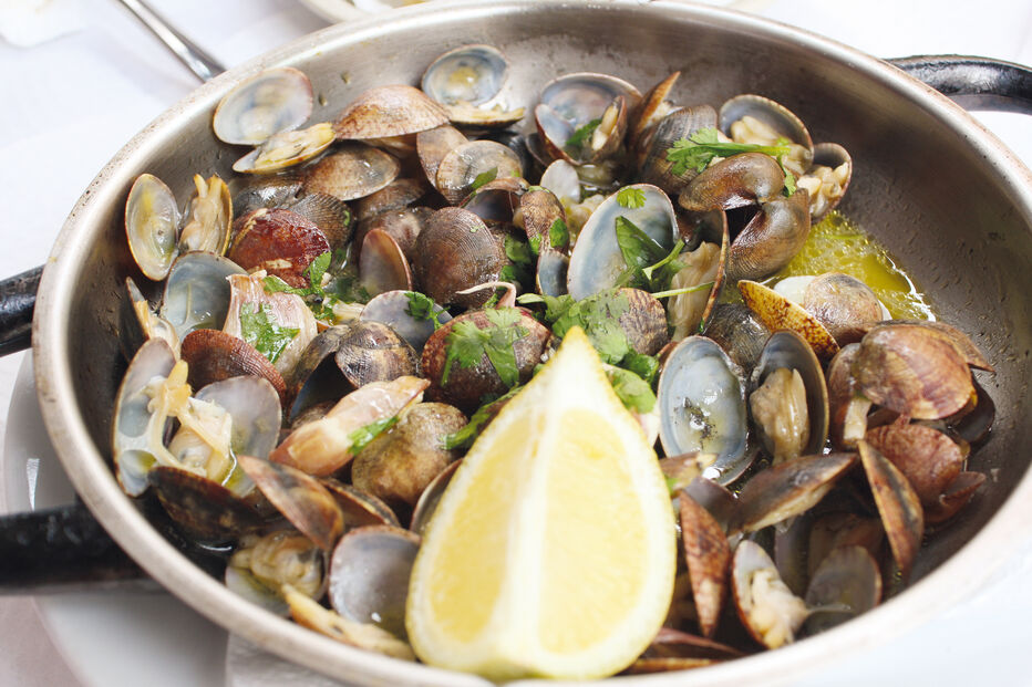 Saboreie amêijoas da Ria Formosa, um tesouro gastronómico de Faro