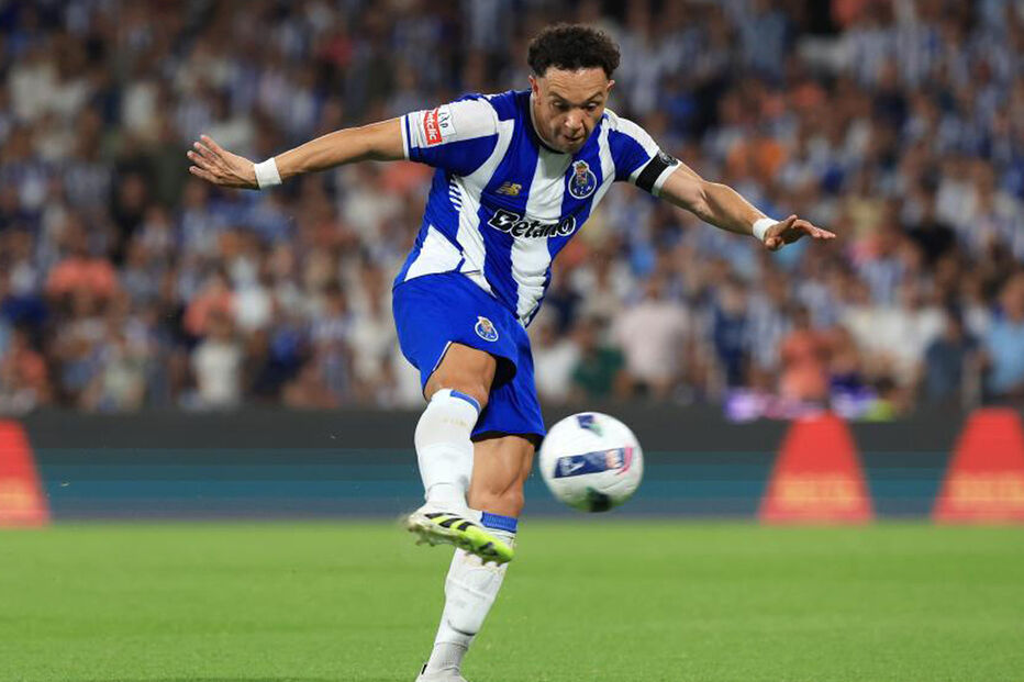 Pepê sofreu um traumatismo num olho e está em risco para o clássico 