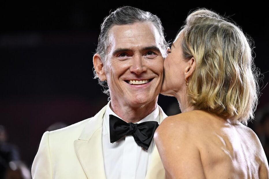 George Clooney recebe beijo no Festival de Veneza