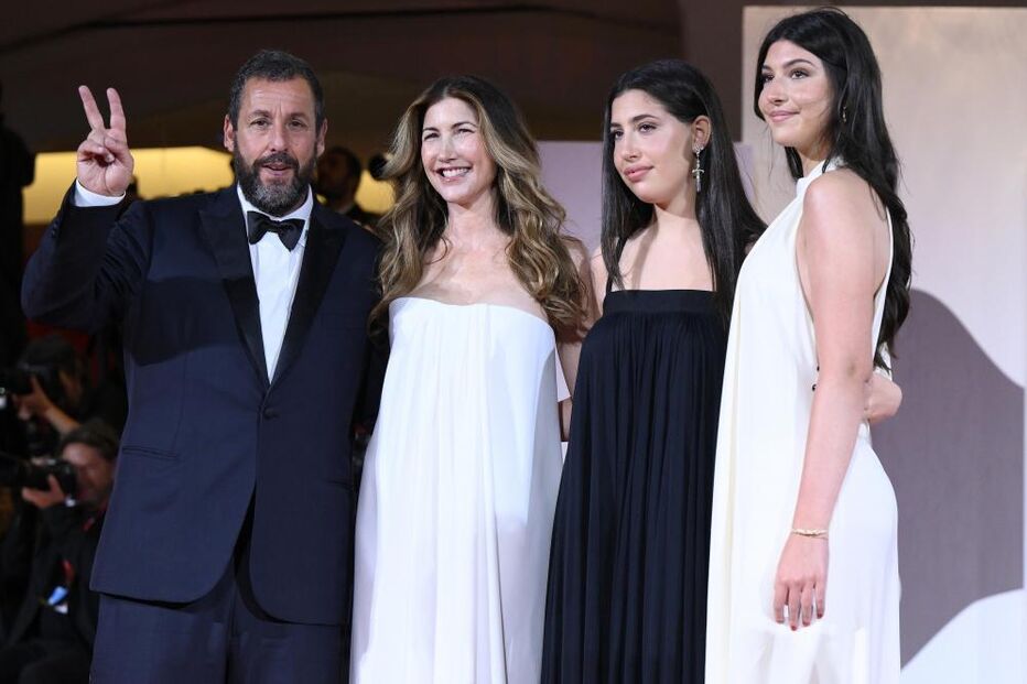 Adam Sandler com a família no Festival de Veneza