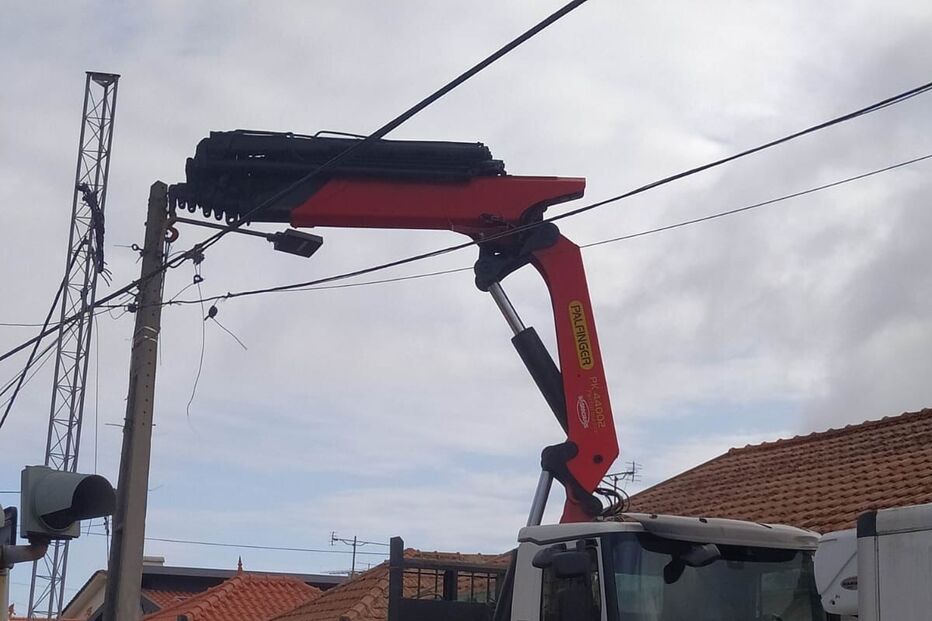 Cinco feridos, um dos quais grave, em colisão entre carro e ligeiro de mercadorias em Ílhavo