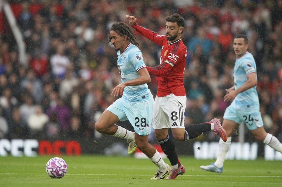 Bruno Fernandes em jogo contra o Burnley na Liga inglesa de futebol