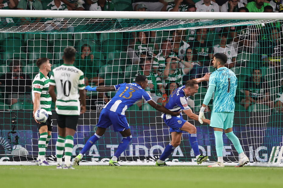 FC Porto aumenta vantagem contra o Sporting com golo de William Gomes