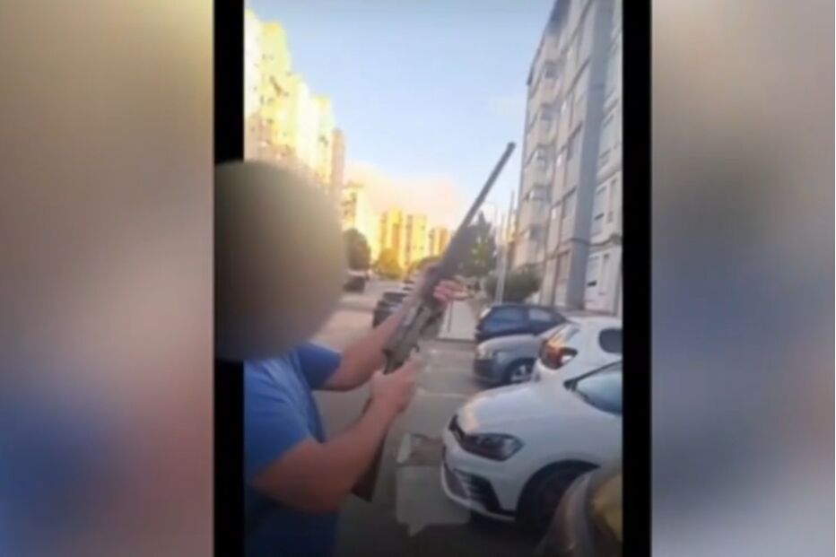 Guerra de famílias deixa PSP alerta em Lisboa. Homens foram a casa de rival e efetuaram disparos de caçadeira
